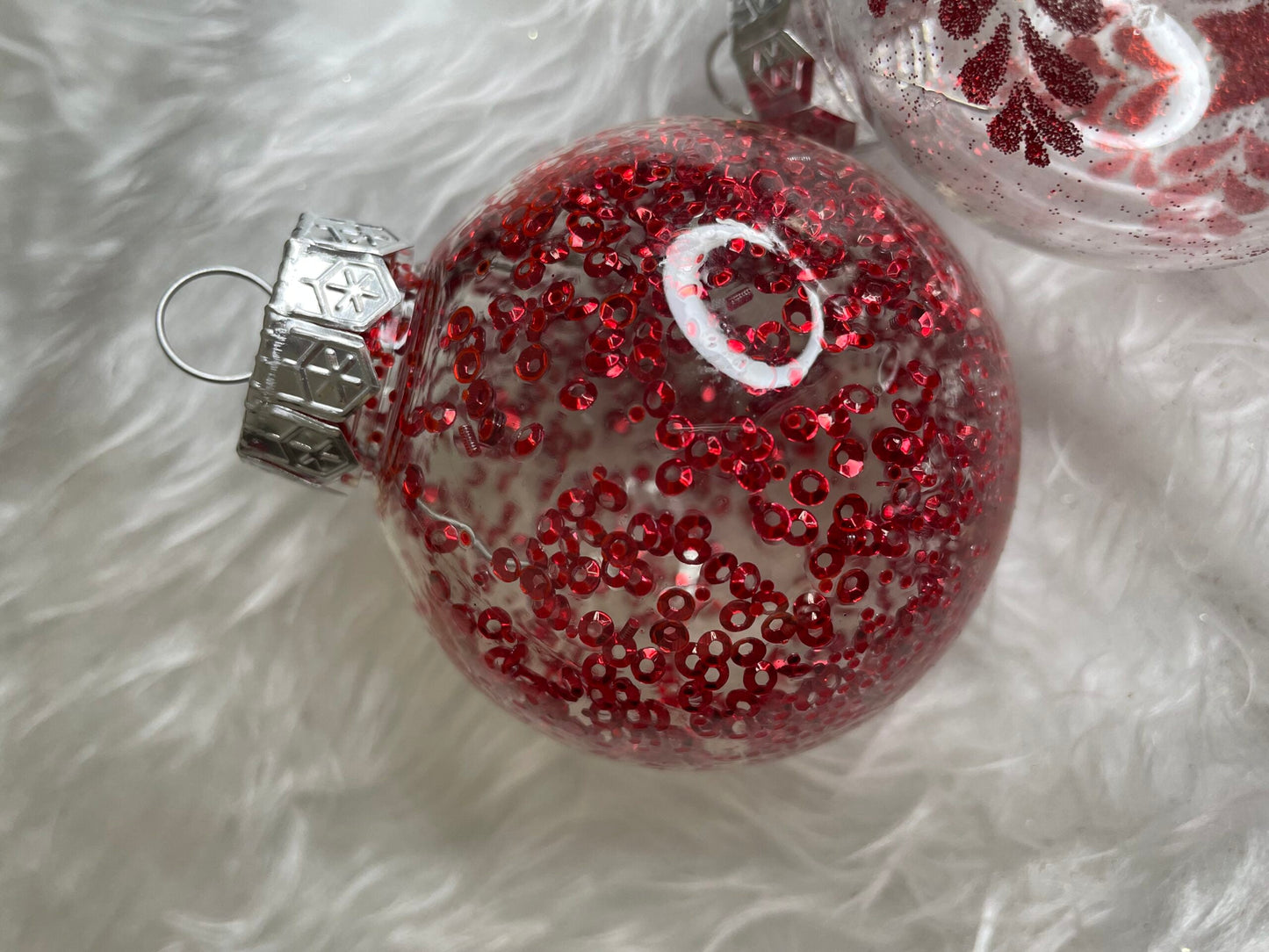 Set globuri de Craciun Inedit, 30 bucati, 7cm, transparente si rosu