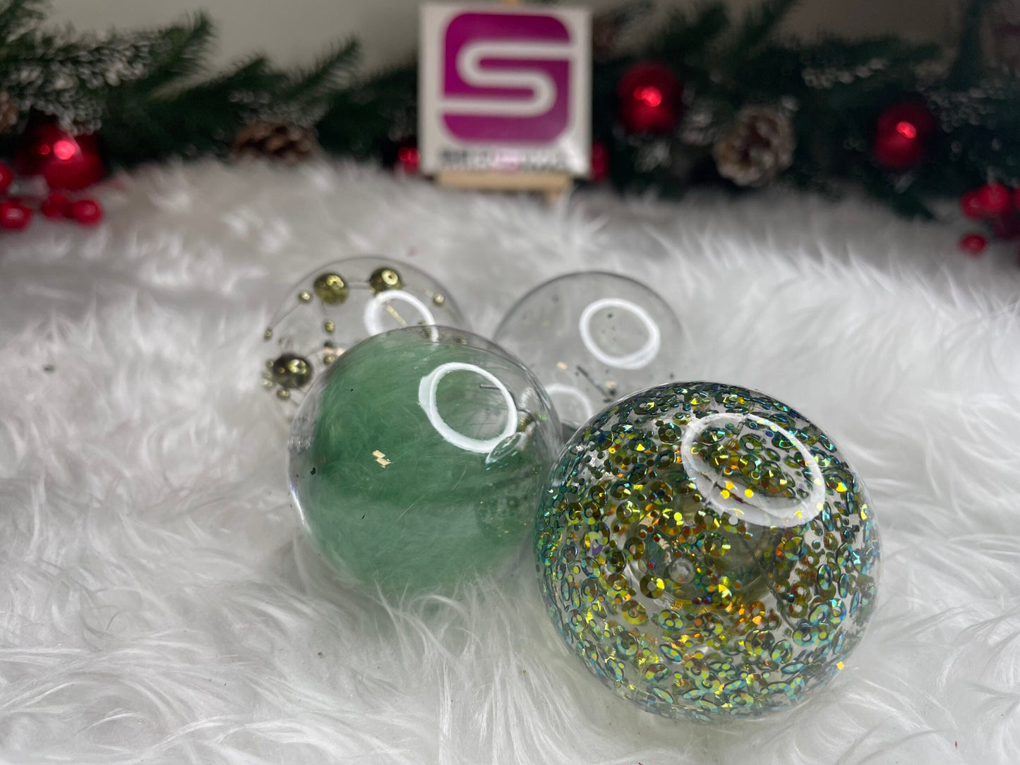 Set globuri de Craciun Inedit, 24 bucati, 5cm, transparente si verde