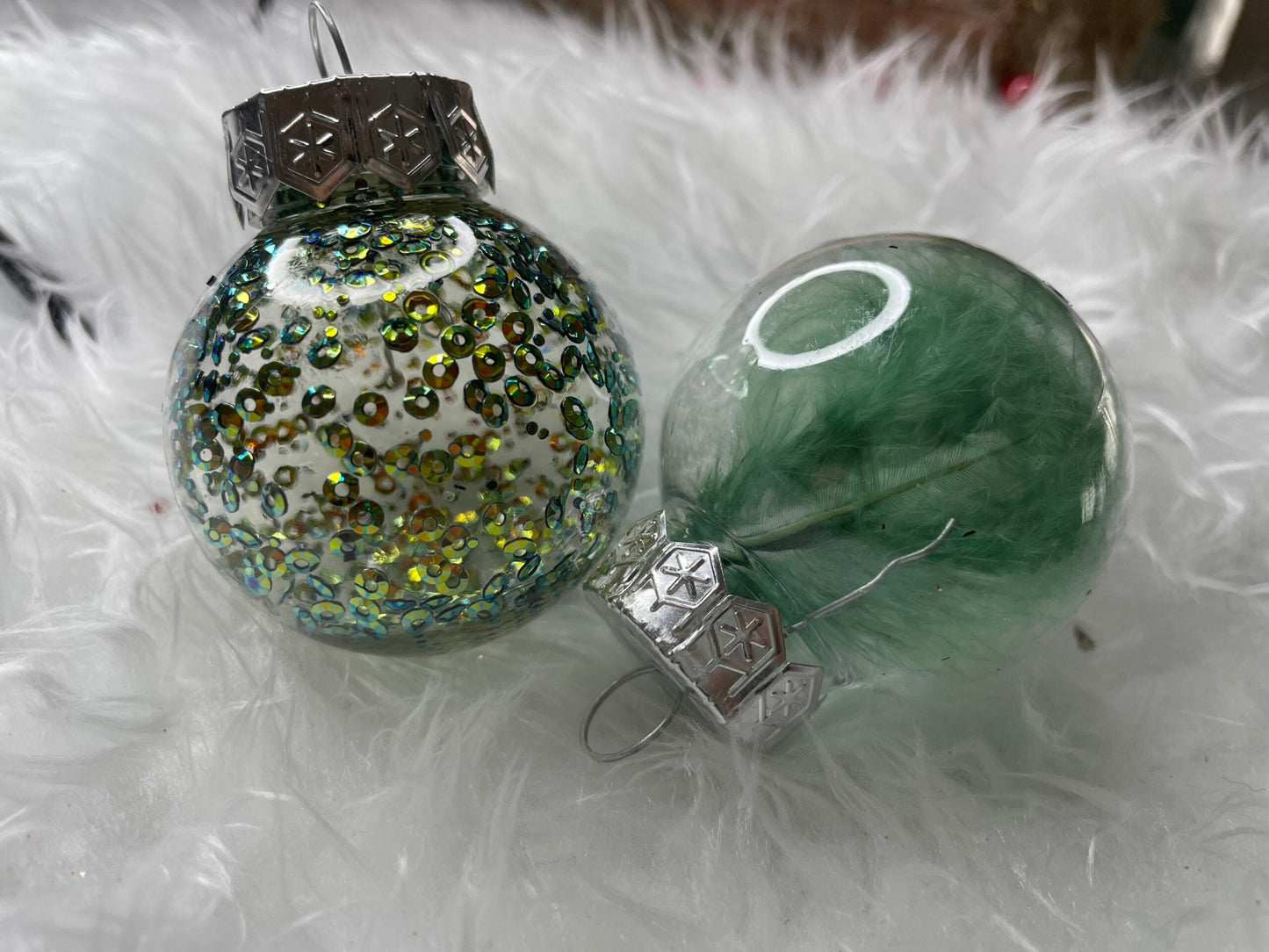 Set globuri de Craciun Inedit, 24 bucati, 5cm, transparente si verde