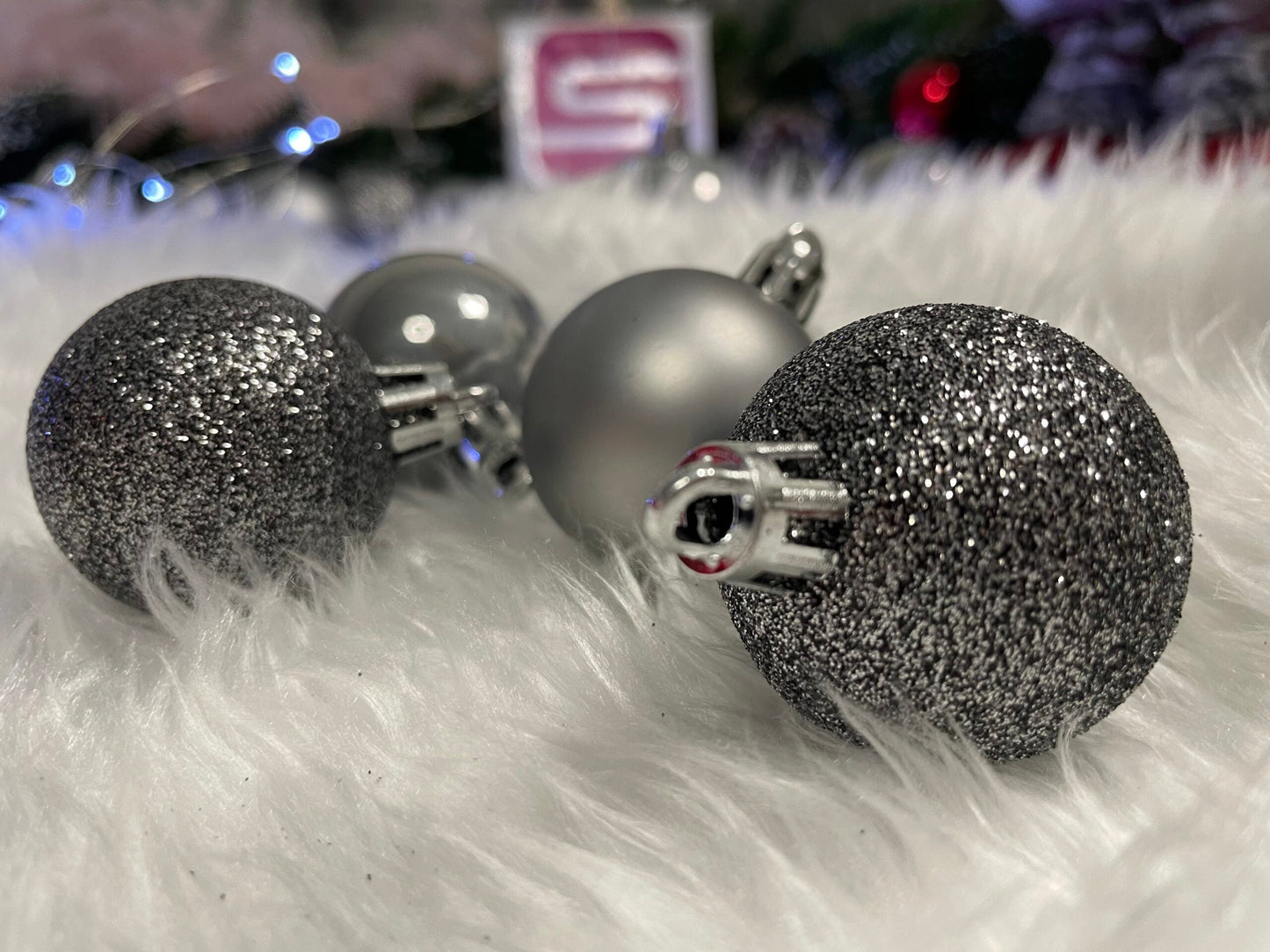Set globuri de Craciun, 30 bucati, 3 modele, 4/5/6cm, gri argintiu