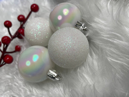 Set globuri de Craciun, 30 bucati, 3 modele, 4/5/6cm, alb