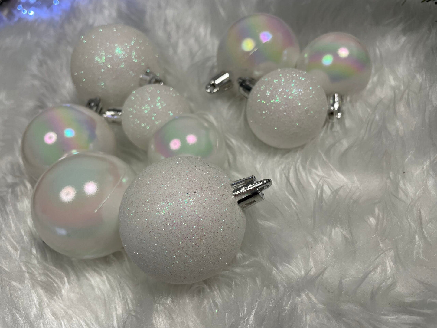 Set globuri de Craciun, 30 bucati, 3 modele, 4/5/6cm, alb