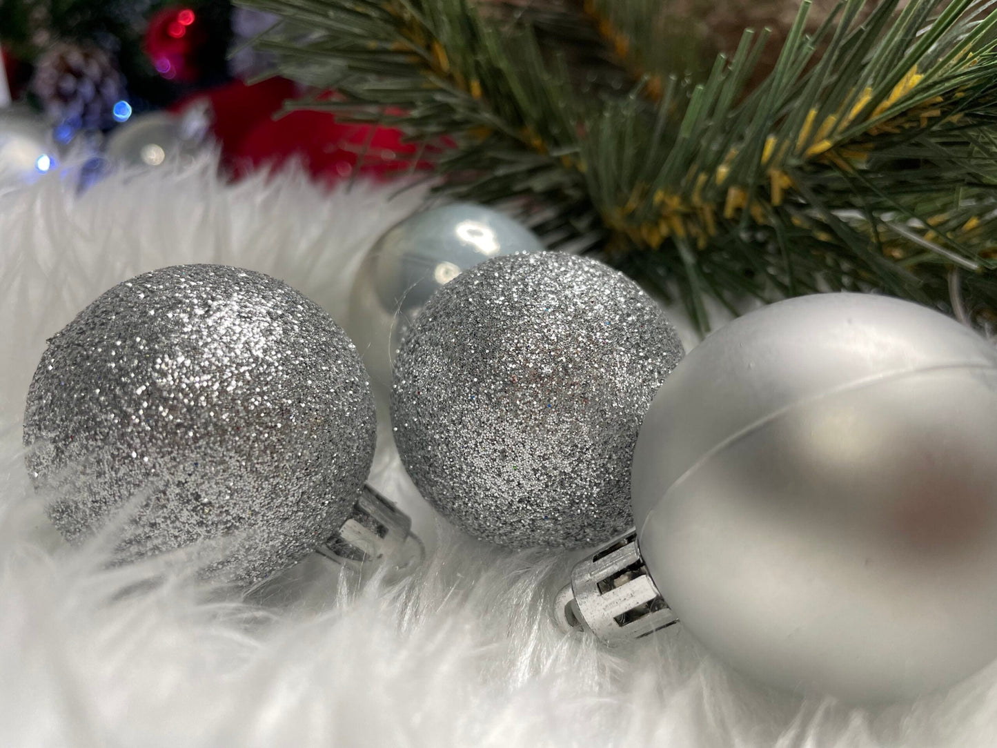 Set globuri de Craciun, 30 bucati, 3 modele, 4/5/6cm, argintiu