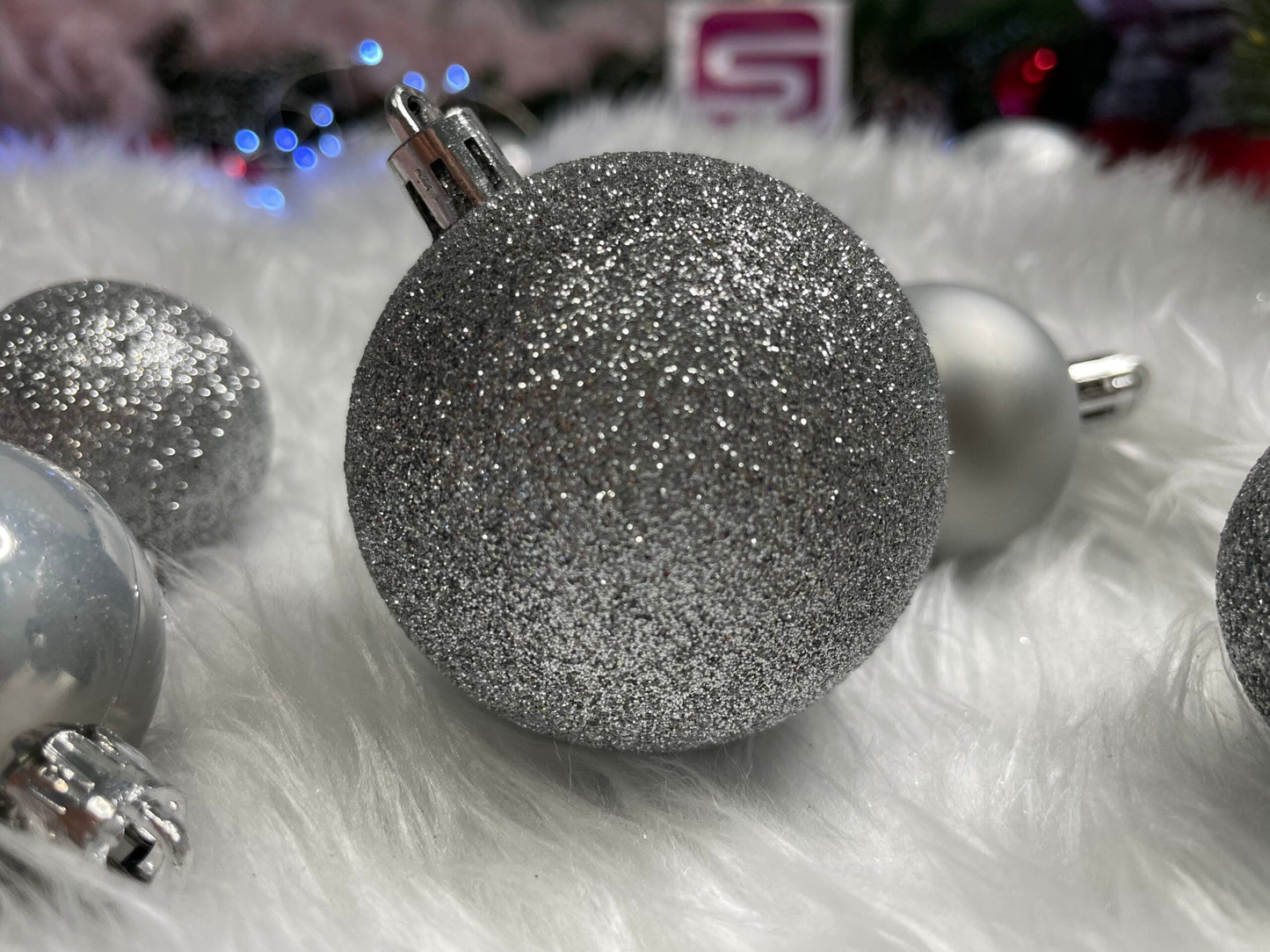 Set globuri de Craciun, 30 bucati, 3 modele, 4/5/6cm, argintiu