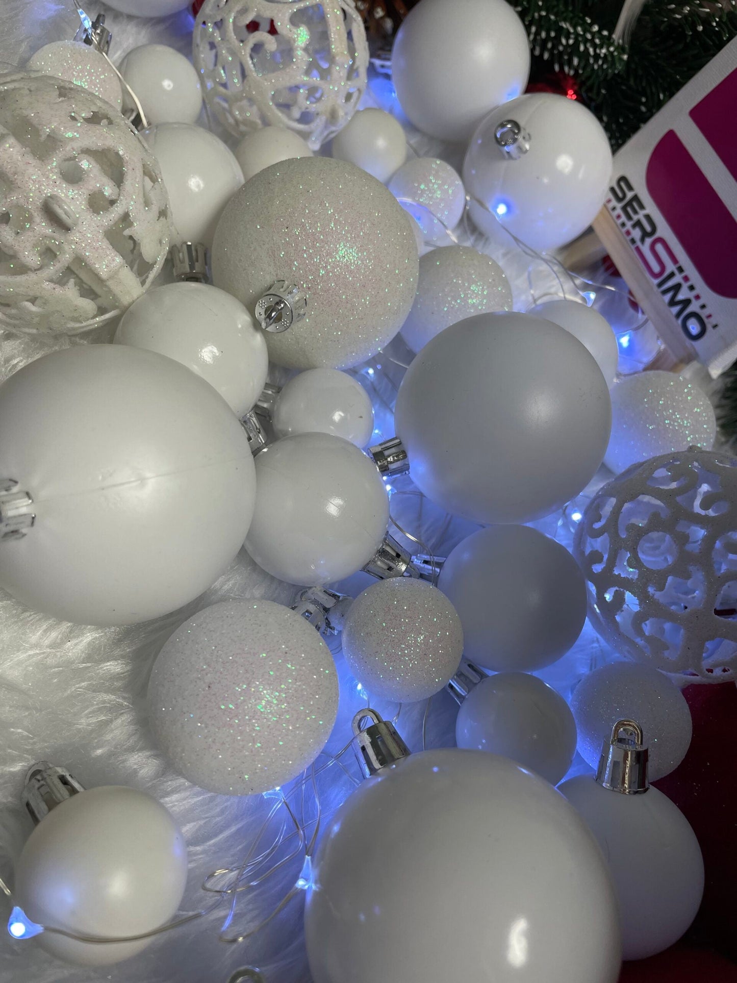 Set globuri si decoratiuni de Craciun, 100 piese, diverse dimensiuni cu stea, alb