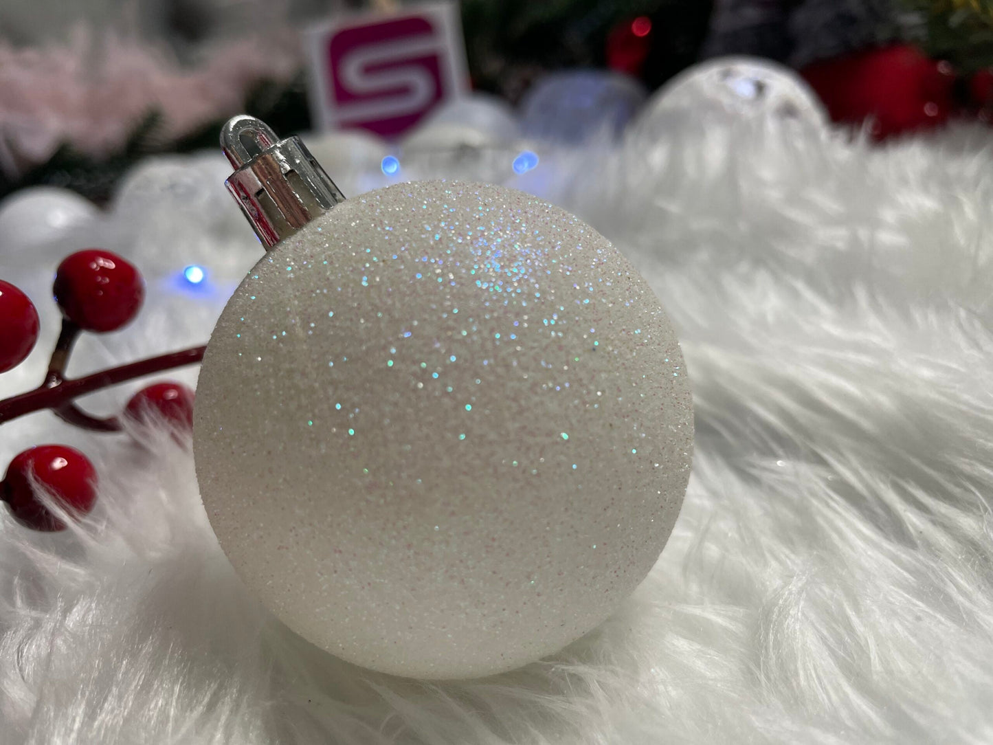 Set globuri si decoratiuni de Craciun, 100 piese, diverse dimensiuni cu stea, alb