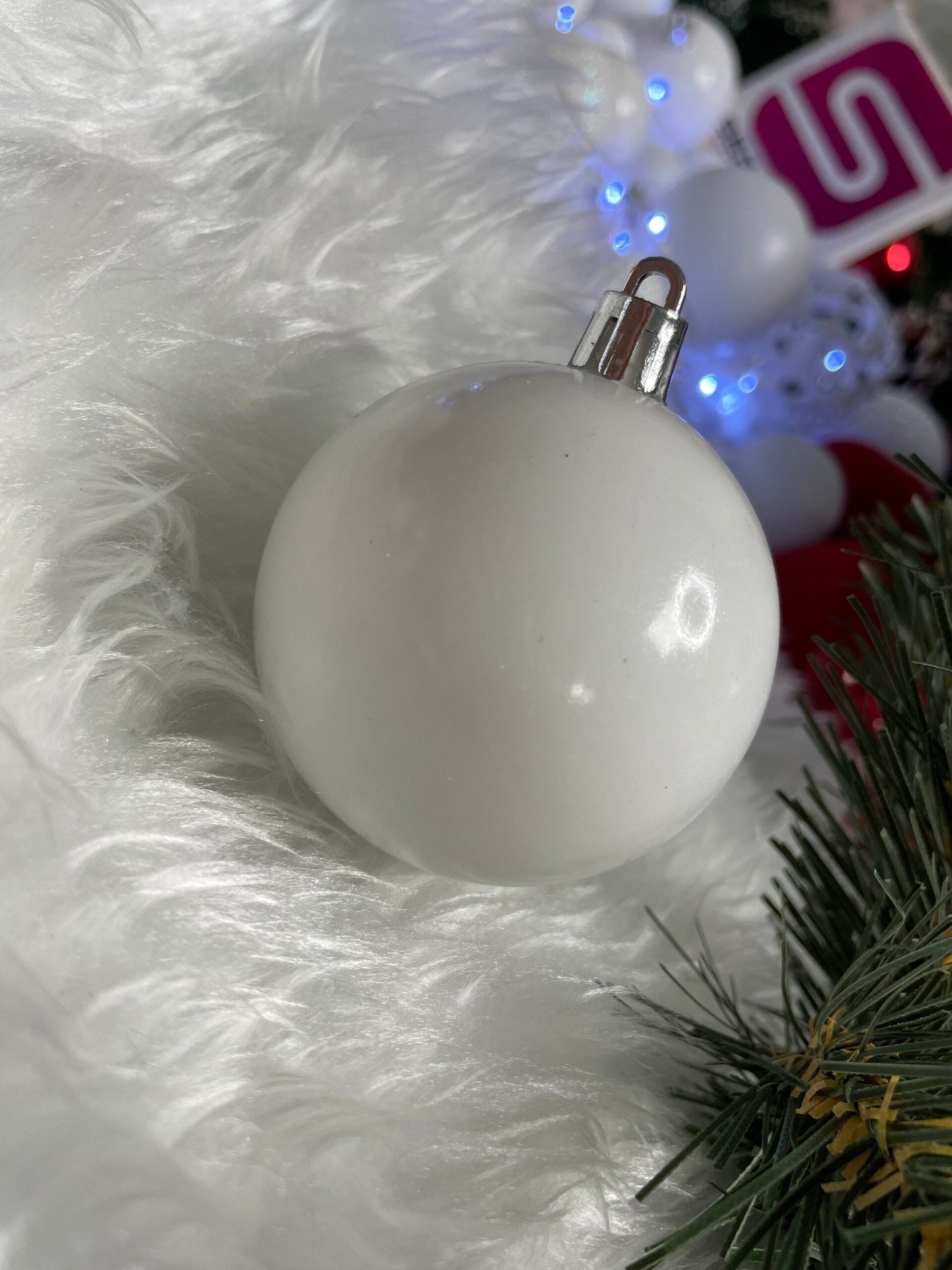 Set globuri si decoratiuni de Craciun, 100 piese, diverse dimensiuni cu stea, alb