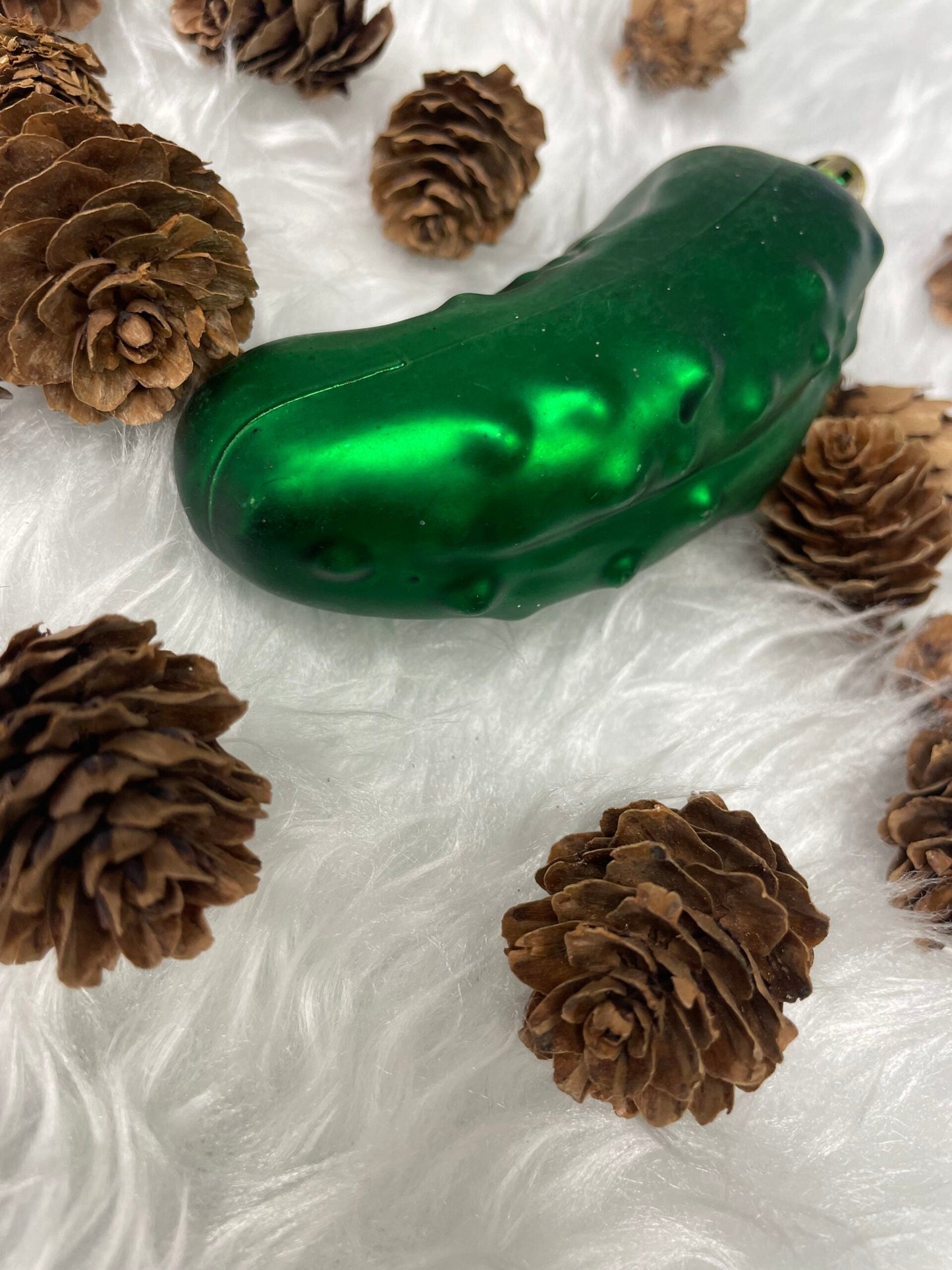 Set globuri si decoratiuni de Craciun, 102 piese, diverse dimensiuni, argintiu