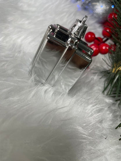 Set globuri si decoratiuni de Craciun, 102 piese, diverse dimensiuni, argintiu