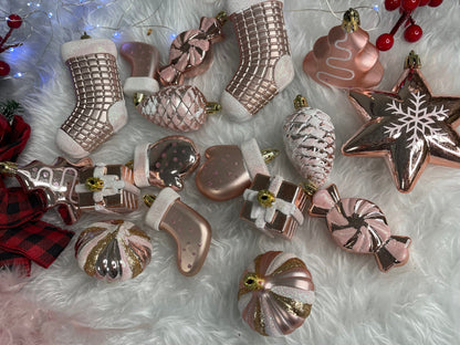 Set globuri si decoratiuni de Craciun, 77 piese, diverse dimensiuni, roz auriu