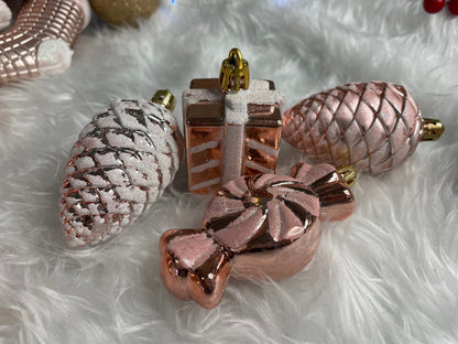 Set globuri si decoratiuni de Craciun, 77 piese, diverse dimensiuni, roz auriu