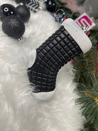 Set globuri si decoratiuni de Craciun, 77 piese, diverse dimensiuni, negru