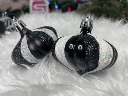 Set globuri si decoratiuni de Craciun, 77 piese, diverse dimensiuni, negru