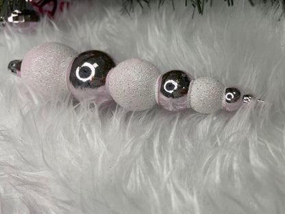 Set globuri si decoratiuni de Craciun, 155 piese, diverse dimensiuni, roz