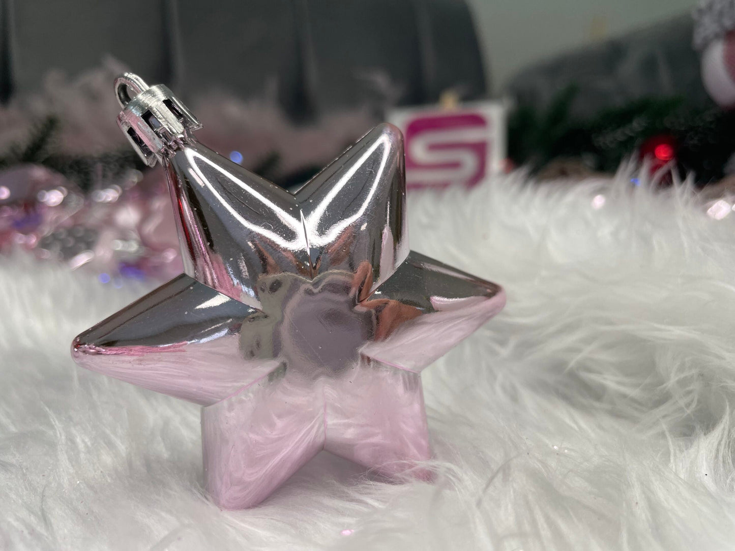 Set globuri si decoratiuni de Craciun, 155 piese, diverse dimensiuni, roz