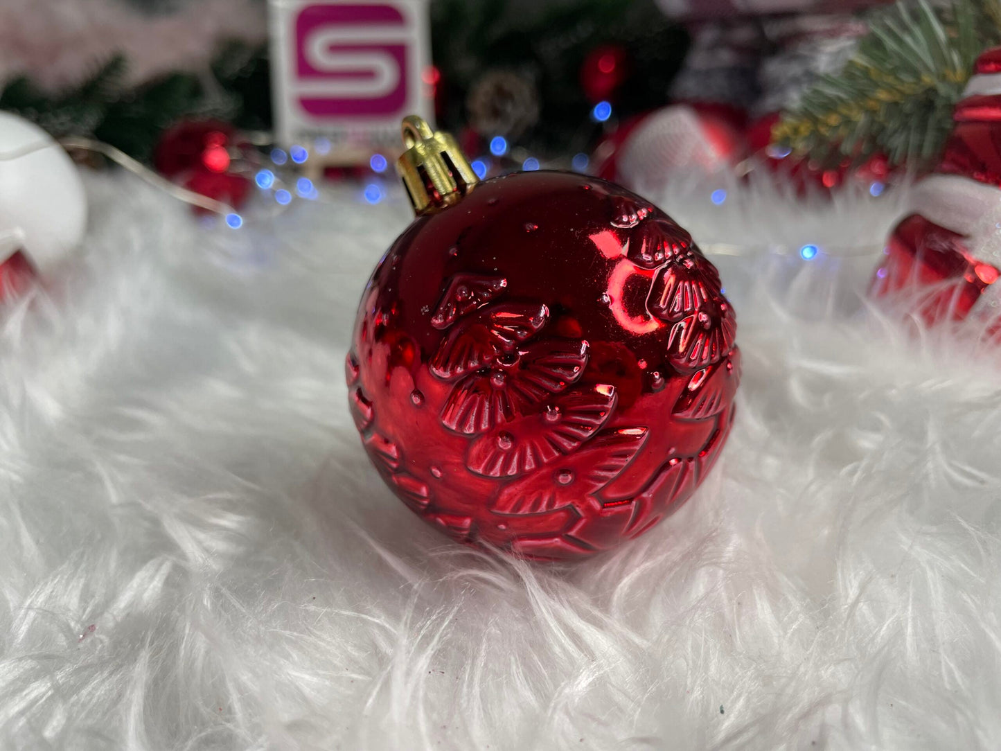 Set globuri si decoratiuni de Craciun, 105 piese, diverse dimensiuni, alb rosu