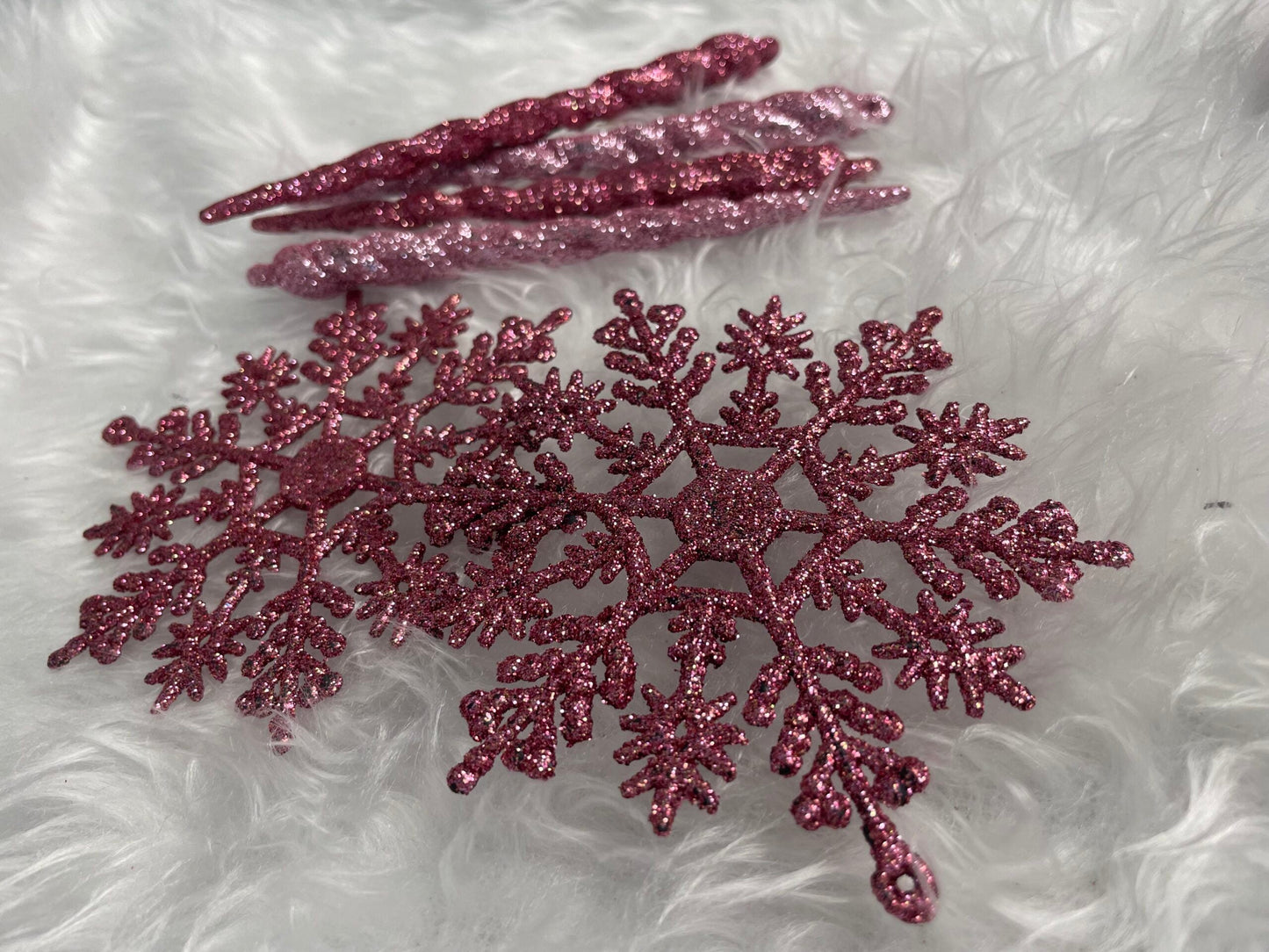 Set globuri si decoratiuni de Craciun, 101 piese, diverse dimensiuni, alb roz