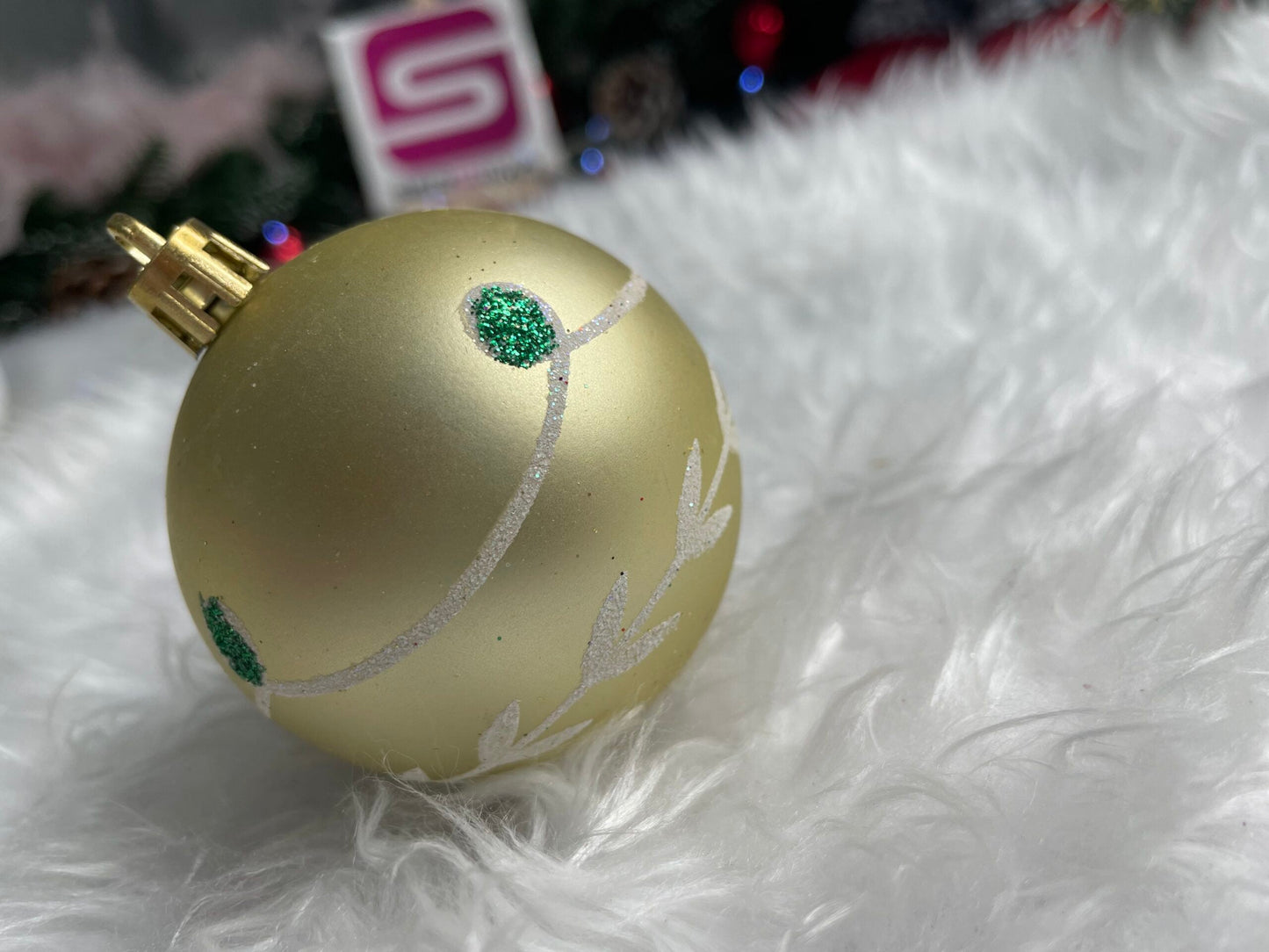 Set globuri de Craciun cu modele de sarbatori, 30 bucati, 6cm, auriu