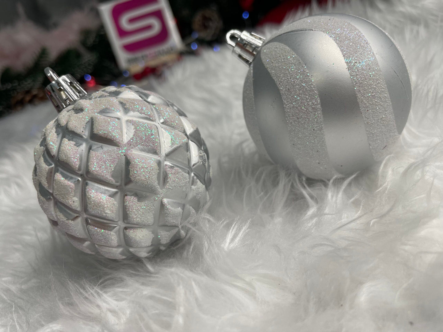 Set globuri de Craciun cu modele de sarbatori, 30 bucati, 6cm, argintiu