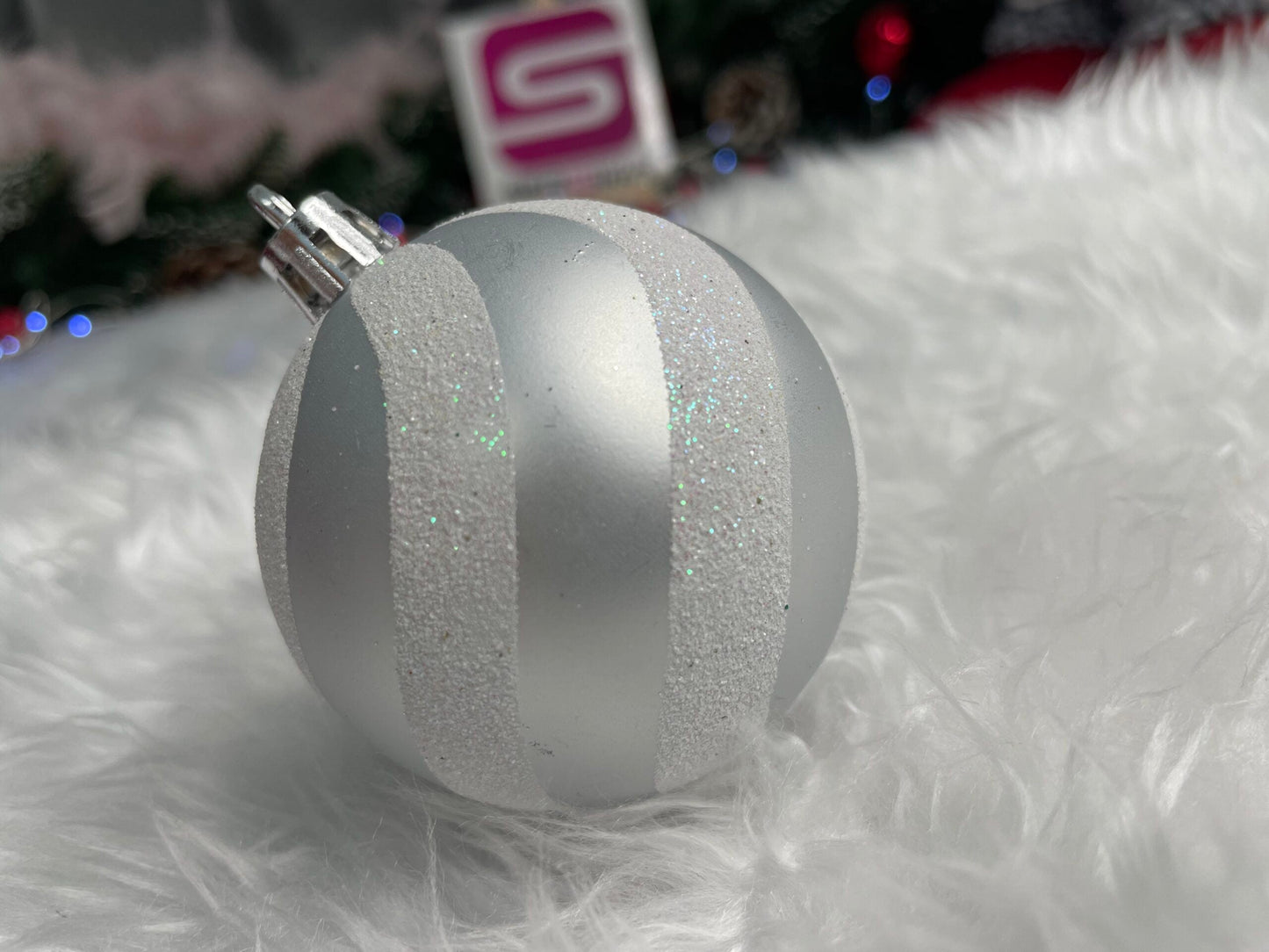 Set globuri de Craciun cu modele de sarbatori, 30 bucati, 6cm, argintiu