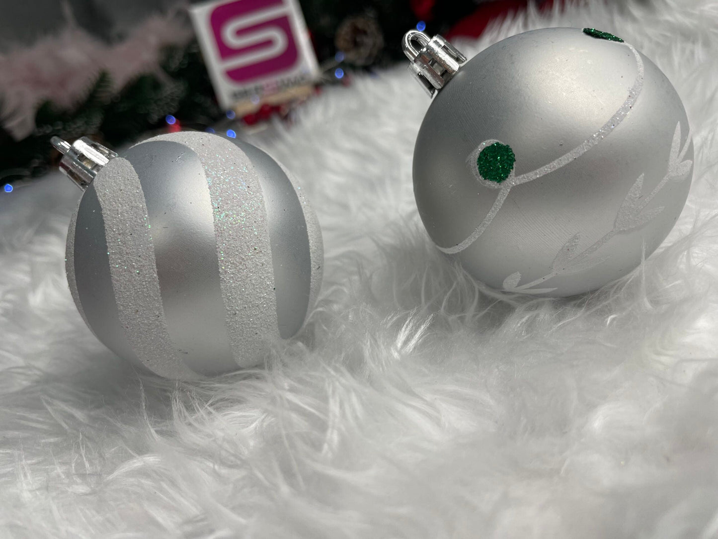 Set globuri de Craciun cu modele de sarbatori, 30 bucati, 6cm, argintiu