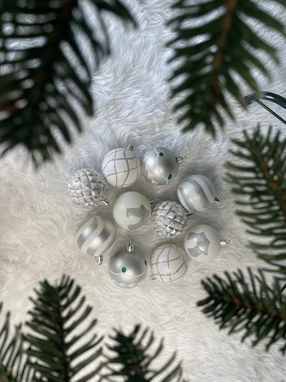 Set globuri de Craciun cu modele de sarbatori, 30 bucati, 6cm, argintiu