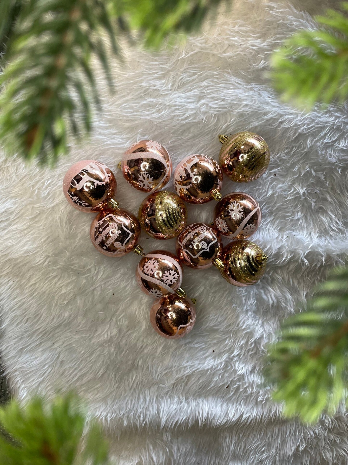 Set globuri de Craciun cu modele de sarbatori, 24 bucati, 6cm, rose