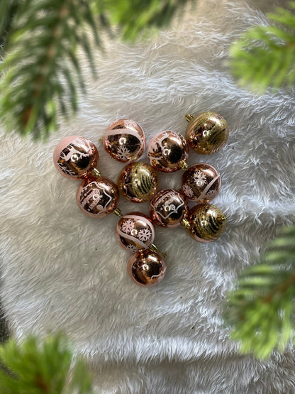 Set globuri de Craciun cu modele de sarbatori, 24 bucati, 6cm, rose