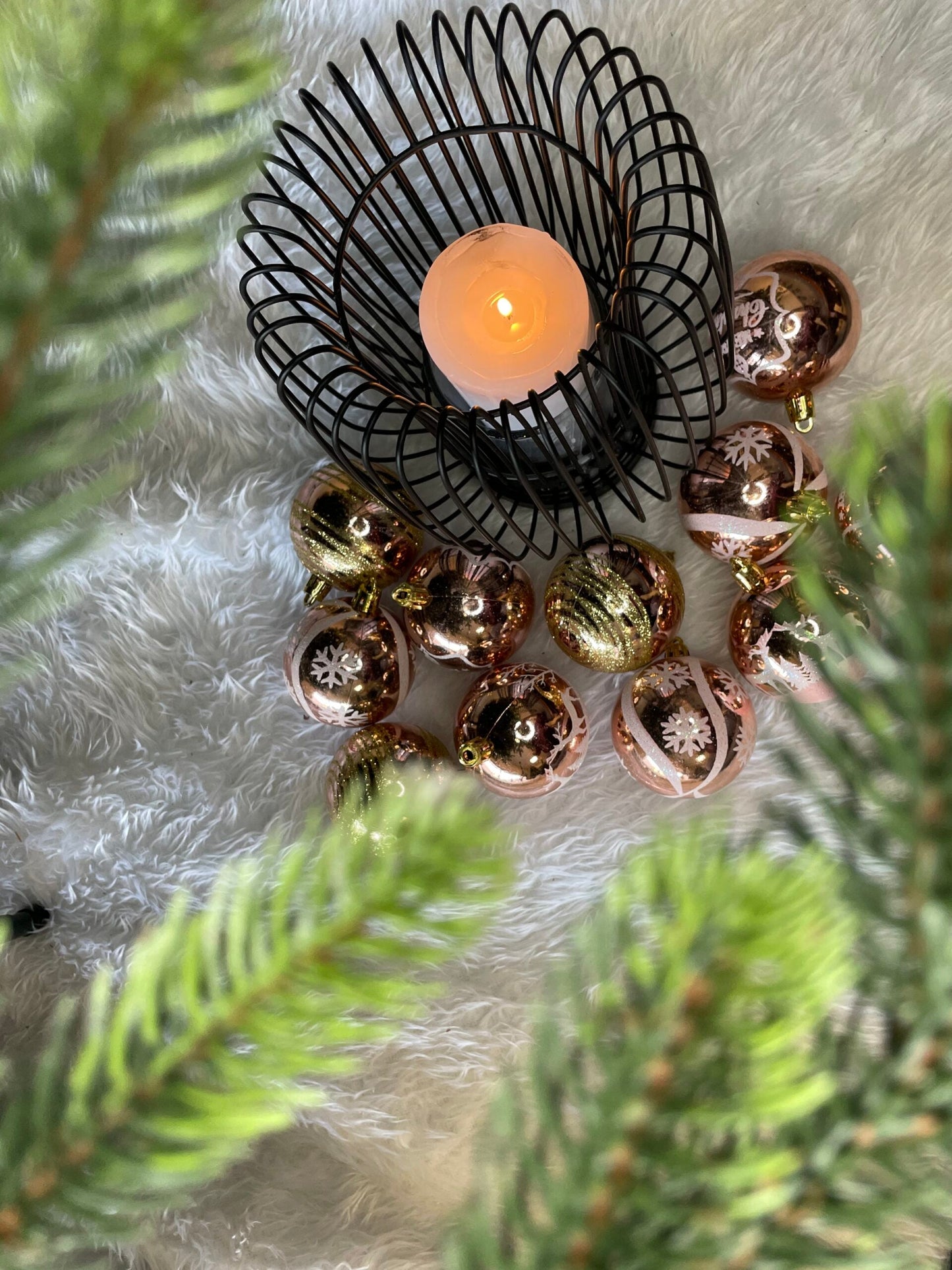 Set globuri de Craciun cu modele de sarbatori, 24 bucati, 6cm, rose