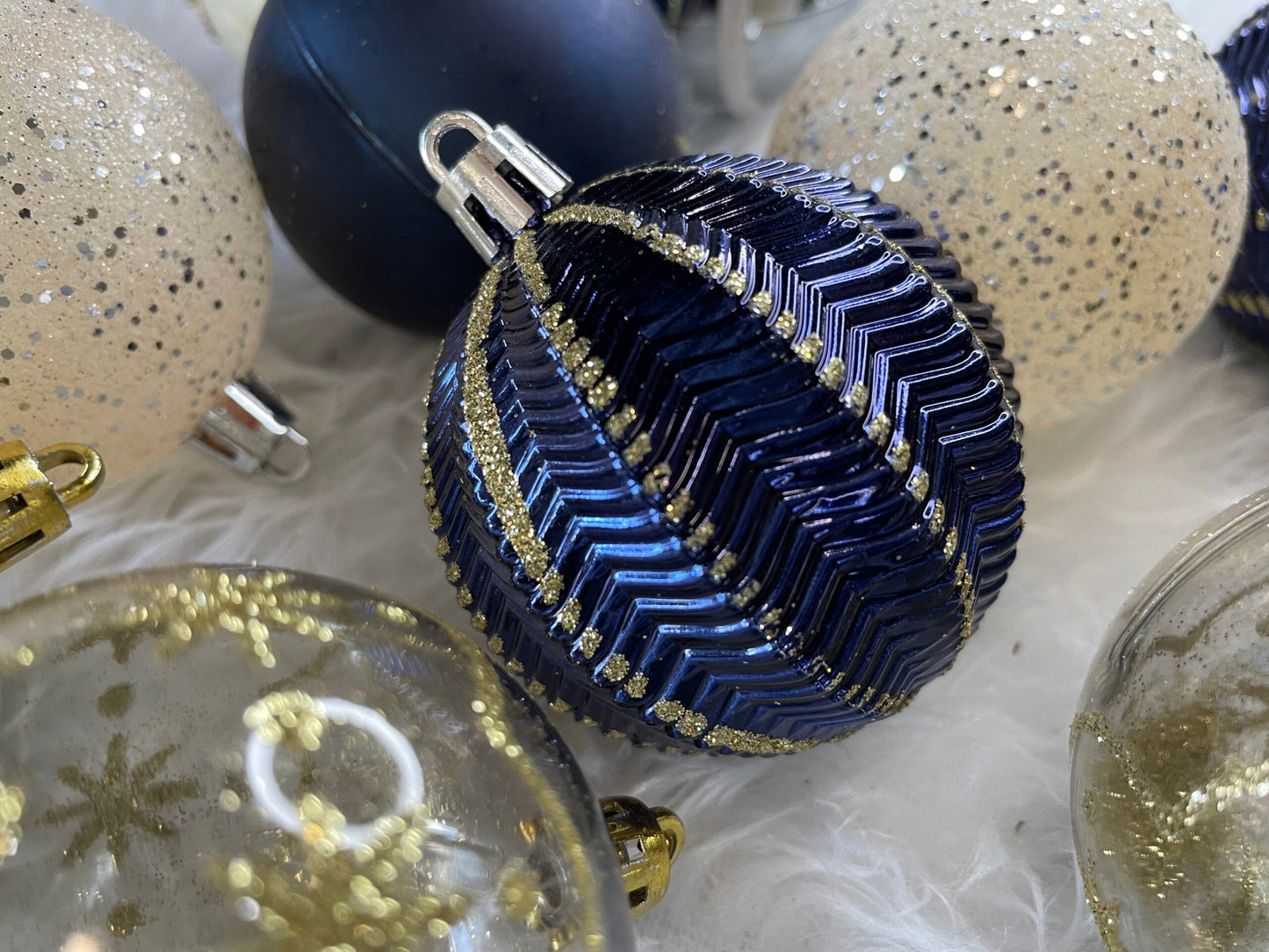 Set globuri de Craciun cu modele de sarbatori, 30 bucati, 6cm, multicolor