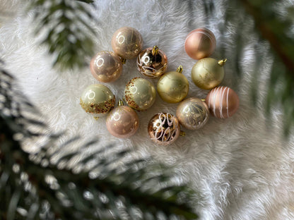 Set globuri de Craciun cu modele de sarbatori, 30 bucati, 6cm, roz si auriu