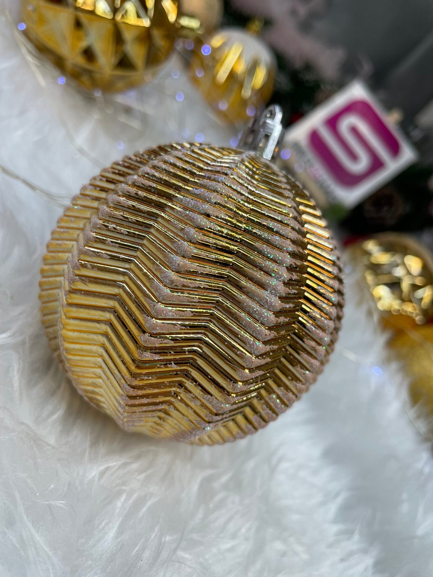 Set globuri de Craciun, 16 bucati, 8cm, 6 modele, auriu