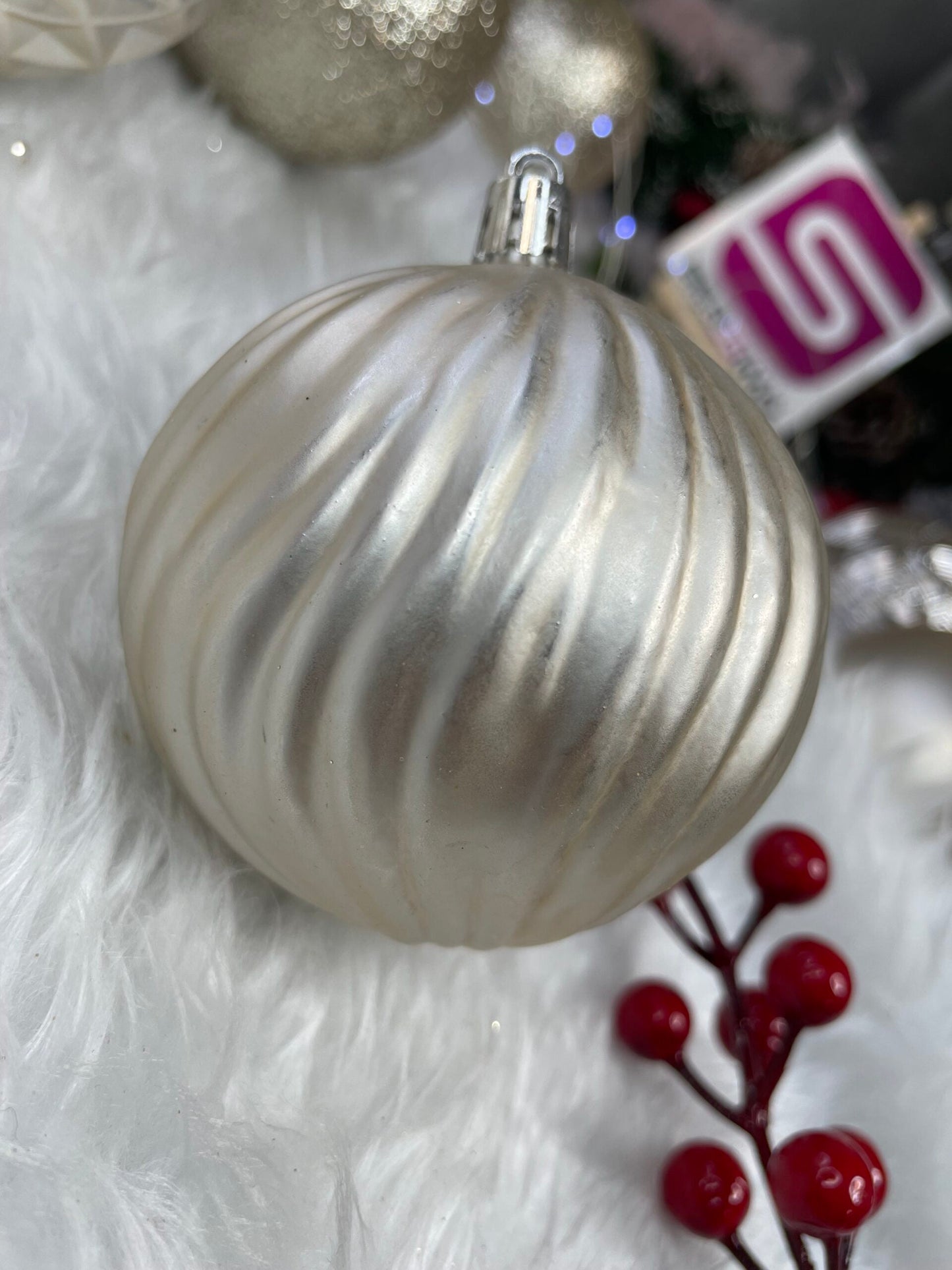 Set globuri de Craciun, 30 bucati, 6 modele, 8cm, auriu