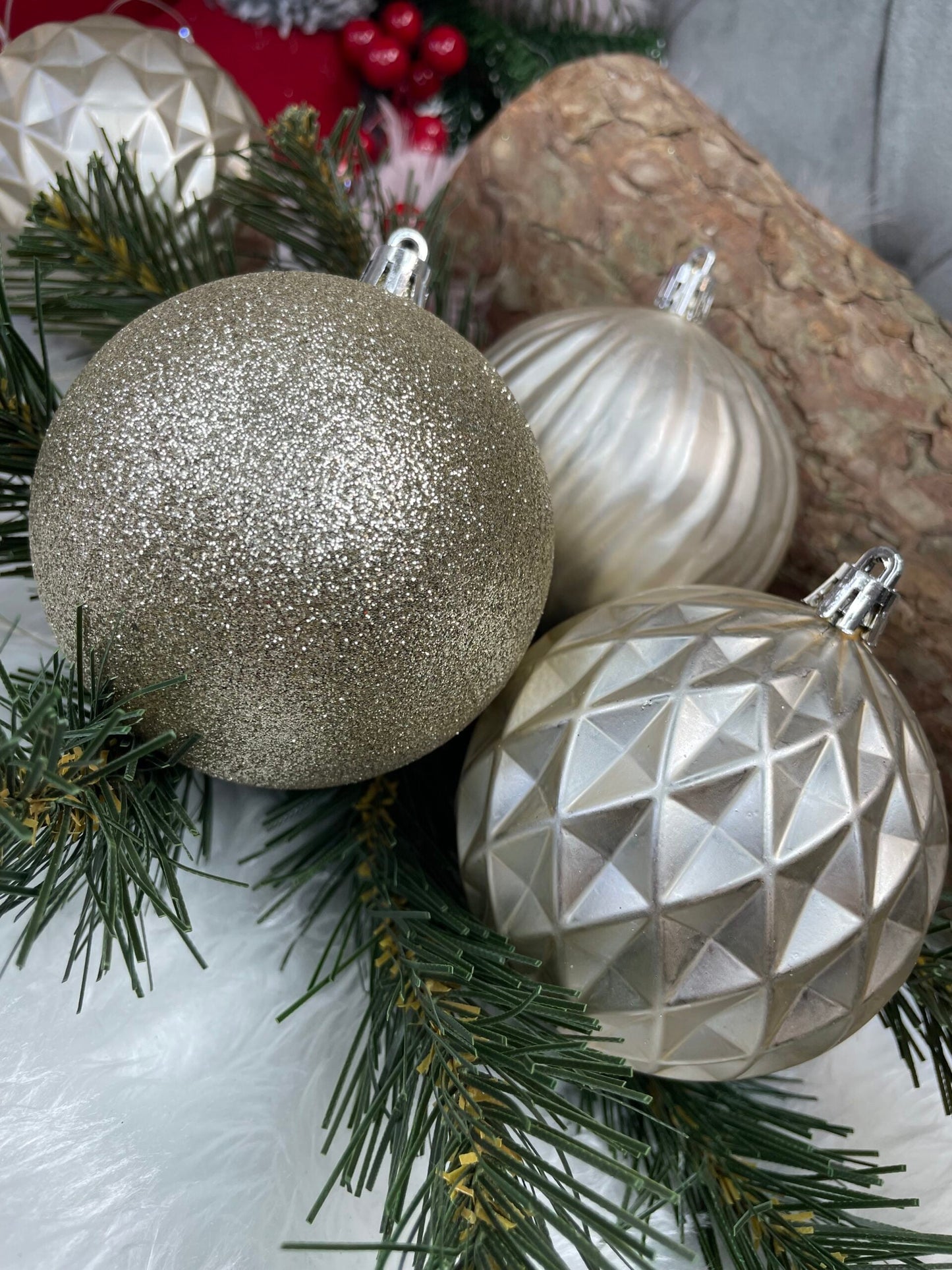 Set globuri de Craciun, 30 bucati, 6 modele, 8cm, auriu