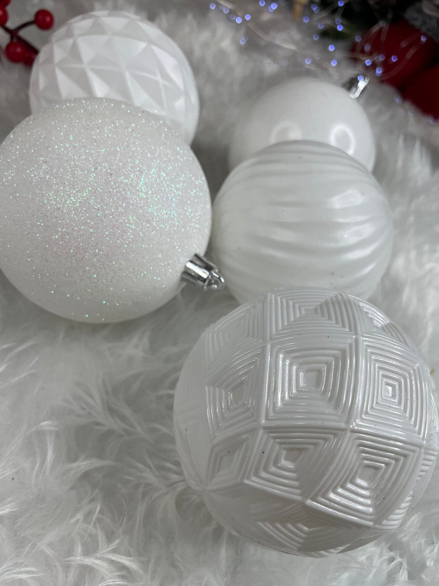 Set globuri de Craciun, 30 bucati, 8cm, 6 modele, alb