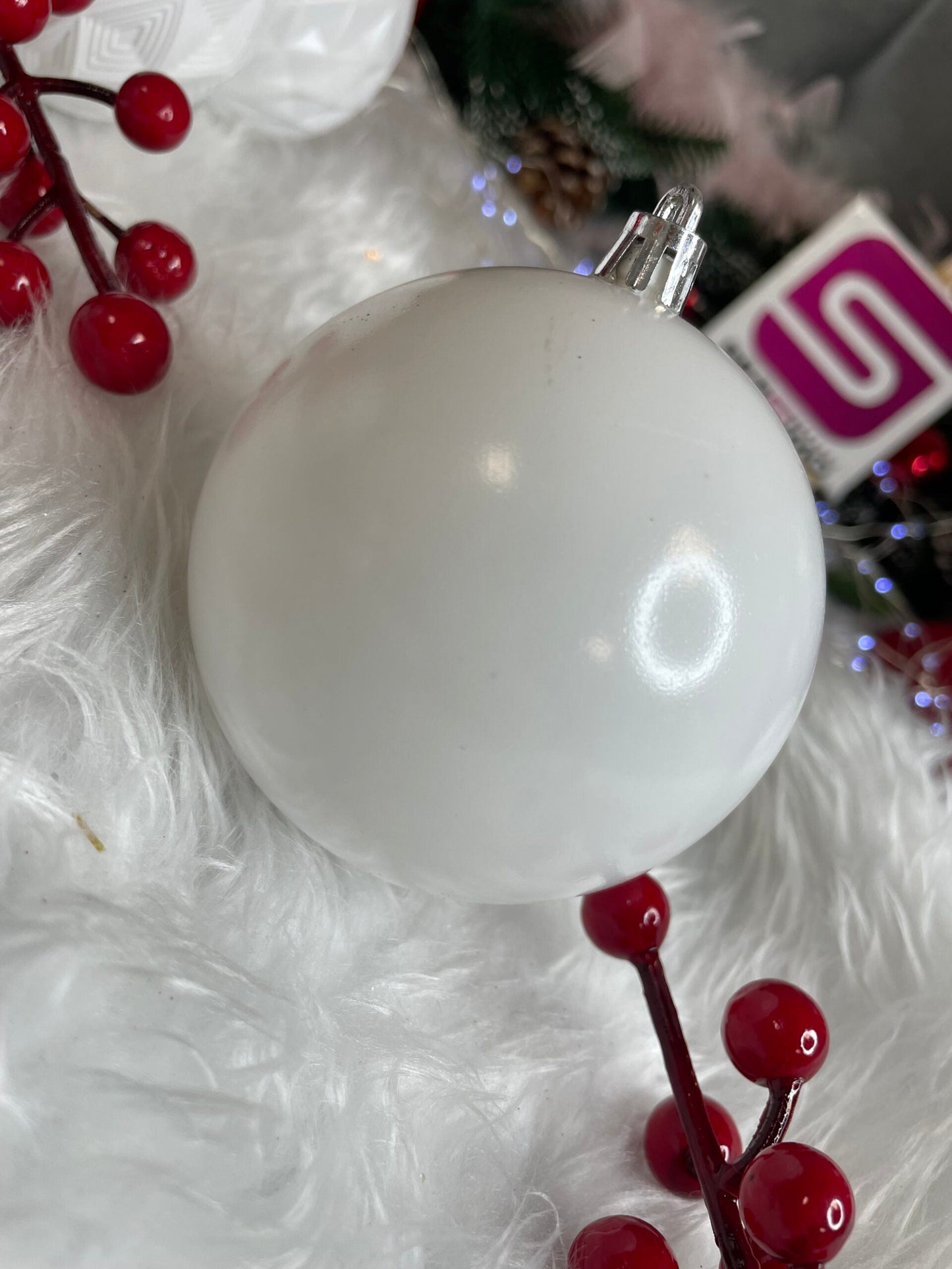 Set globuri de Craciun, 30 bucati, 8cm, 6 modele, alb