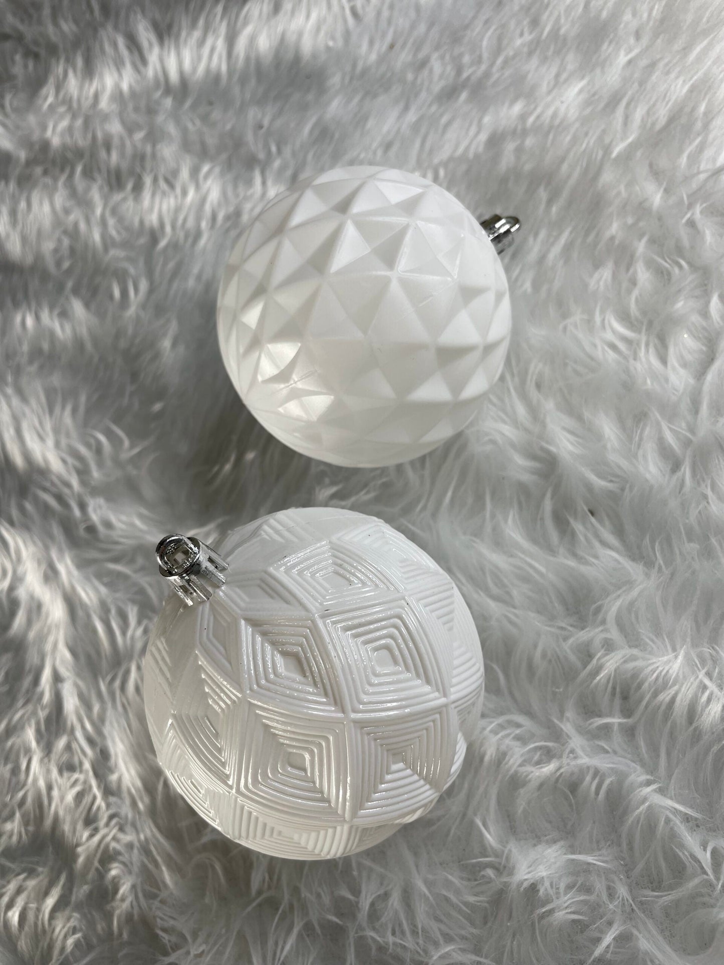 Set globuri de Craciun, 30 bucati, 8cm, 6 modele, alb