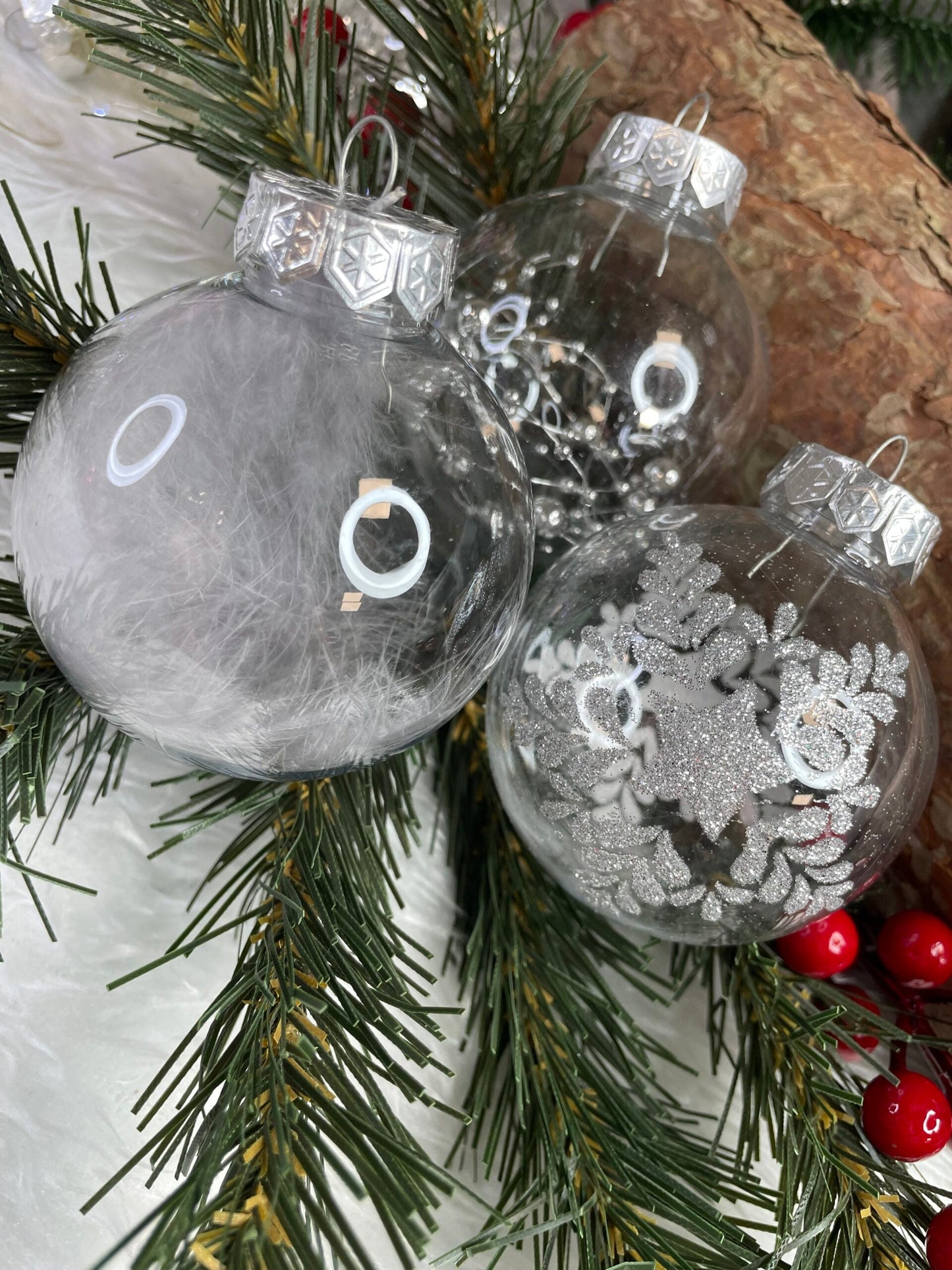 Set globuri de Craciun Inedit, 30 bucati, 7cm, transparente si argintiu