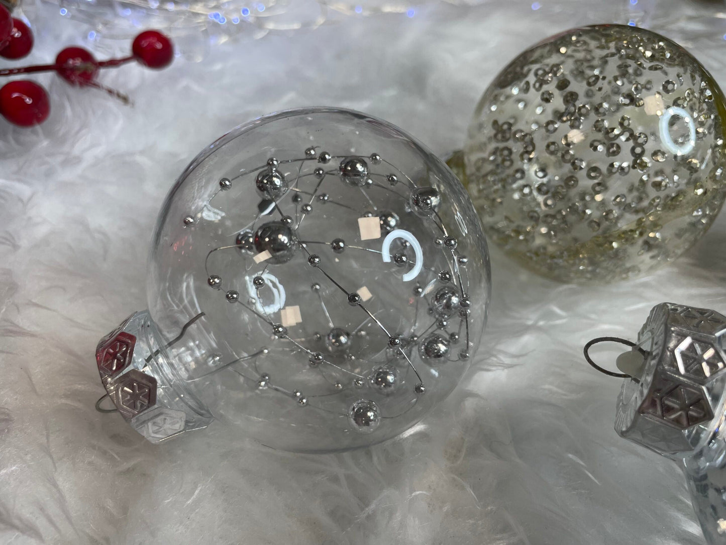 Set globuri de Craciun Inedit, 30 bucati, 7cm, transparente si argintiu