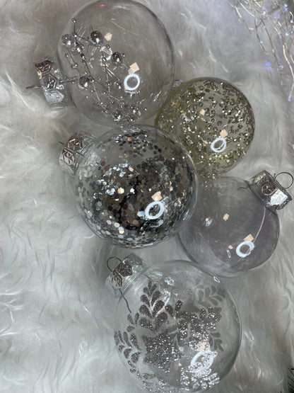 Set globuri de Craciun Inedit, 30 bucati, 7cm, transparente si argintiu