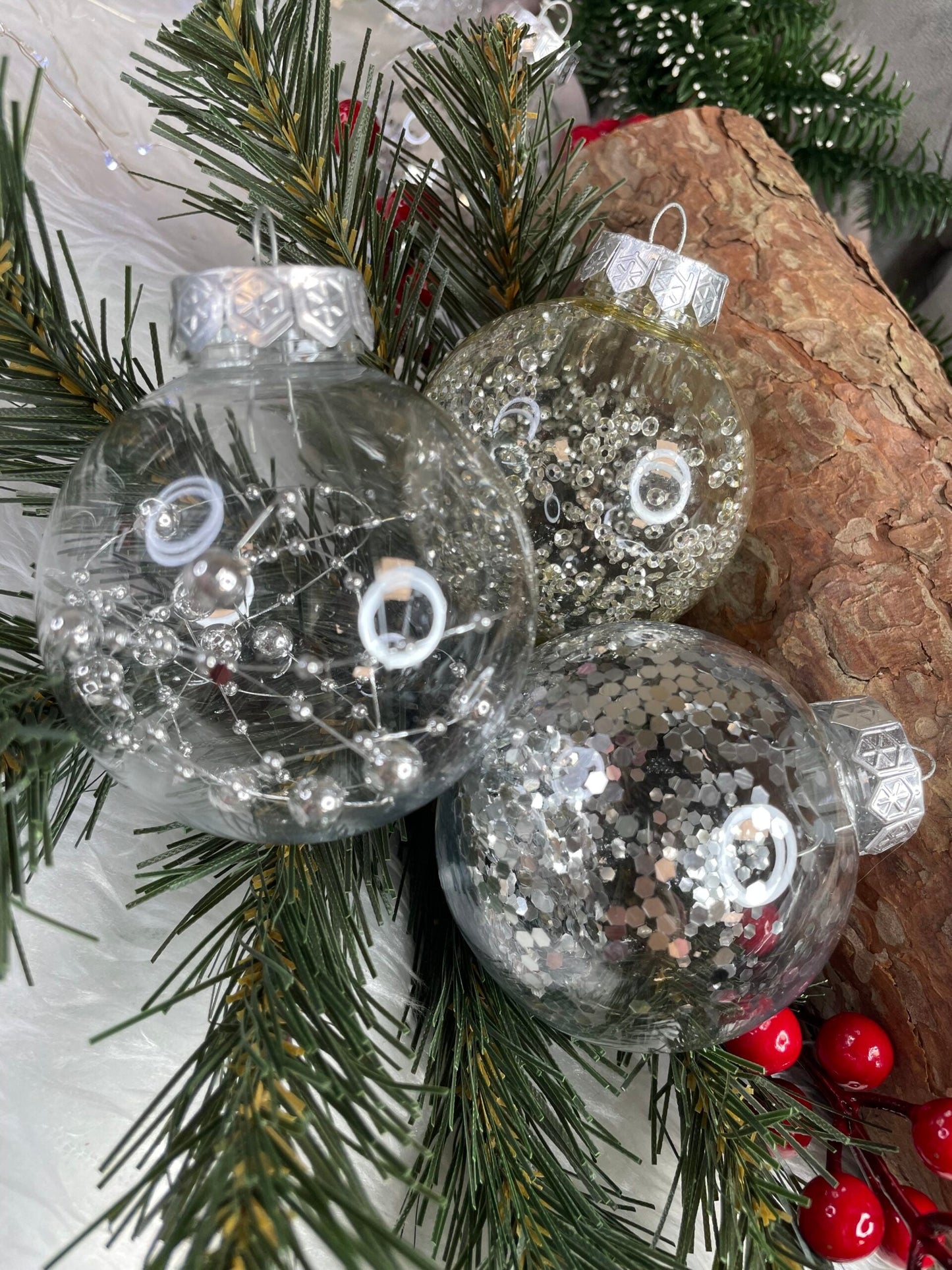 Set globuri de Craciun Inedit, 30 bucati, 7cm, transparente si argintiu