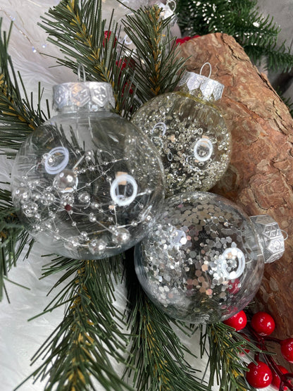 Set globuri de Craciun Inedit, 30 bucati, 7cm, transparente si argintiu