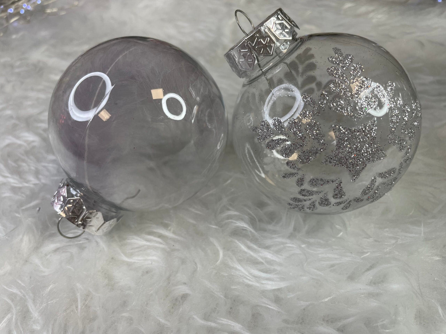 Set globuri de Craciun Inedit, 30 bucati, 7cm, transparente si argintiu