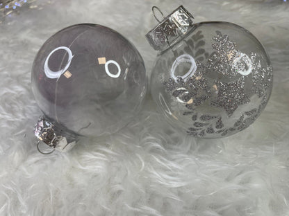 Set globuri de Craciun Inedit, 30 bucati, 7cm, transparente si argintiu