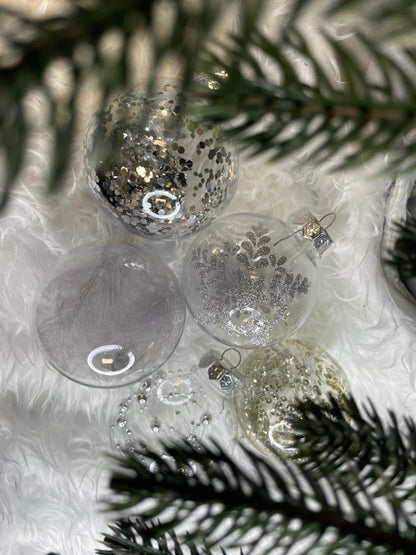 Set globuri de Craciun Inedit, 30 bucati, 7cm, transparente si argintiu