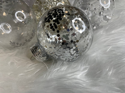 Set globuri de Craciun Inedit, 30 bucati, 7cm, transparente si argintiu