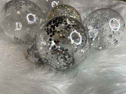 Set globuri de Craciun Inedit, 30 bucati, 7cm, transparente si argintiu