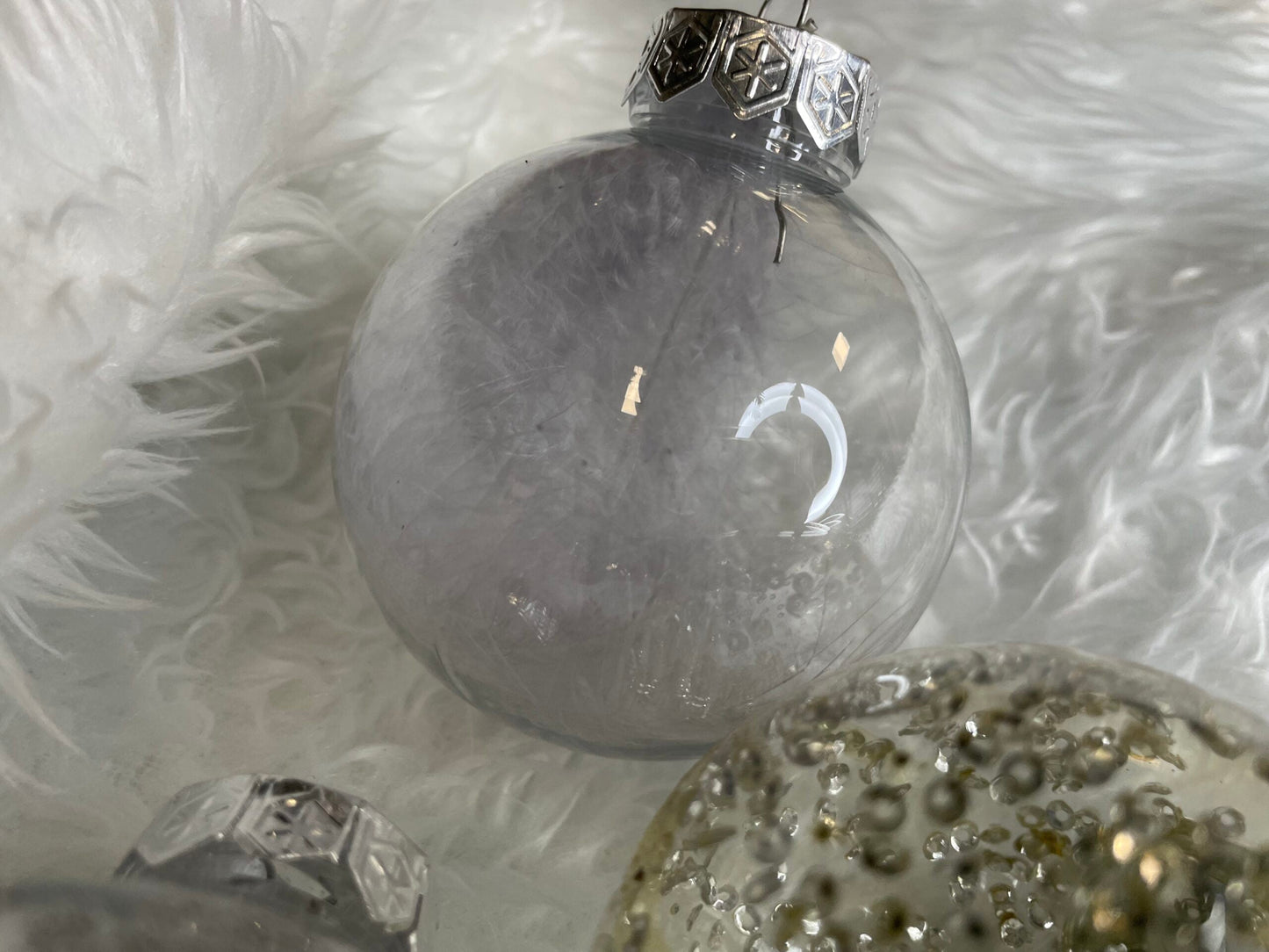 Set globuri de Craciun Inedit, 30 bucati, 7cm, transparente si argintiu