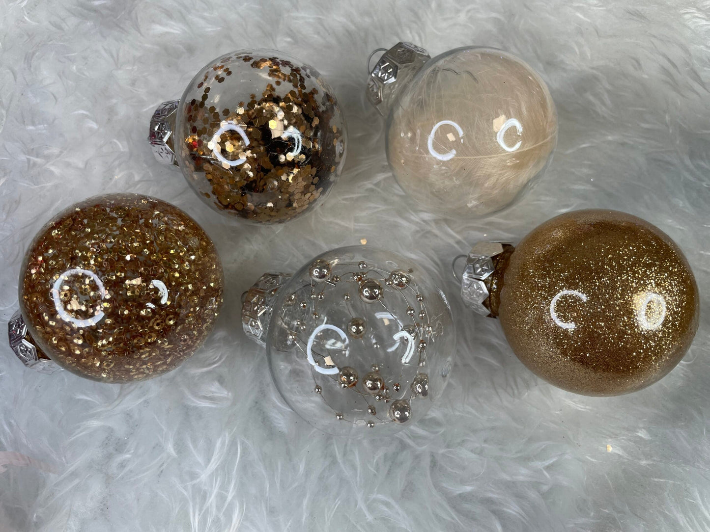 Set globuri de Craciun Inedit, 30 bucati, 6cm, transparente si auriu