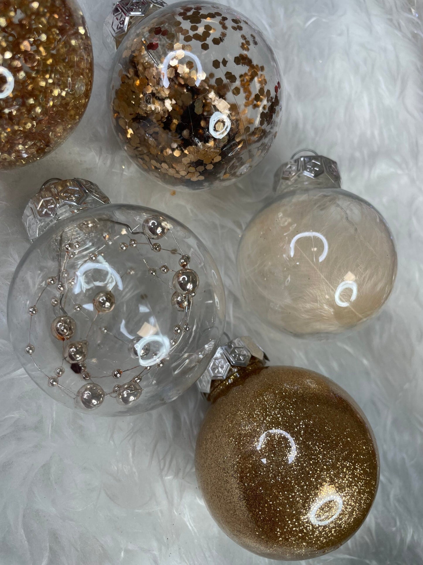 Set globuri de Craciun Inedit, 30 bucati, 6cm, transparente si auriu
